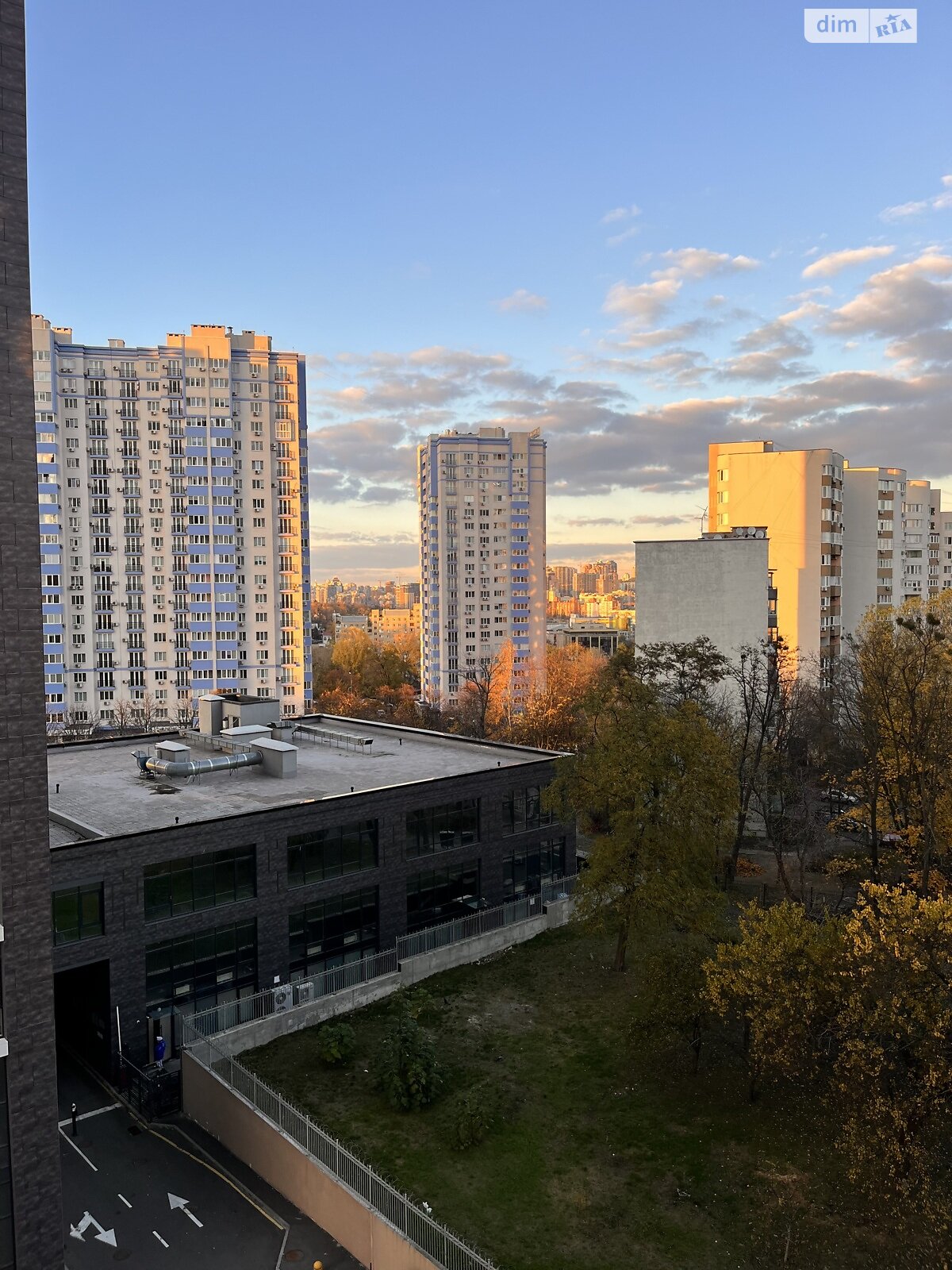 Продажа трехкомнатной квартиры в Киеве, на просп. Голосеевский 60, район Голосеевский фото 1