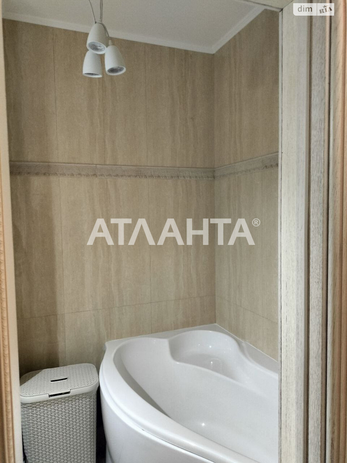 Продаж трикімнатної квартири в Києві, на вул. Юлії Здановської, район Голосіївський фото 1 Продаж трикімнатної квартири в Києві, на вул. Юлії Здановської, район Голосіївський фото 1
