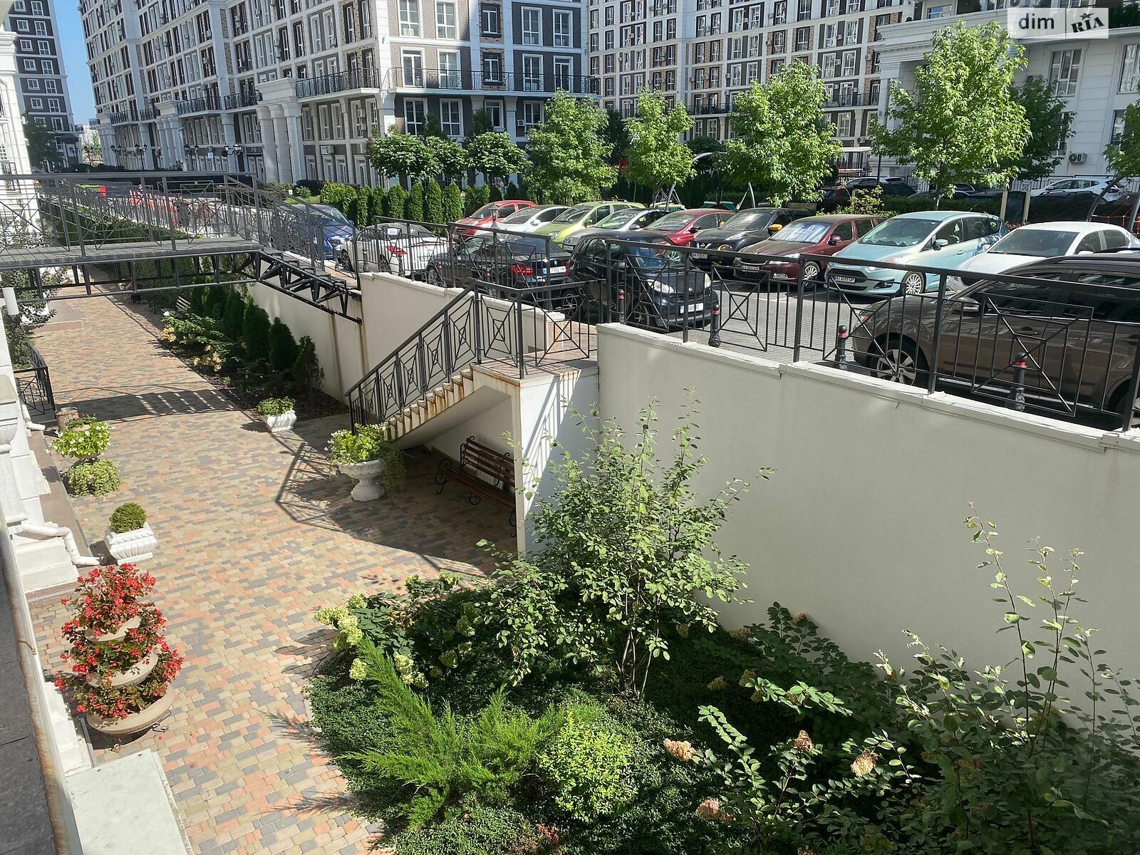 Продаж трикімнатної квартири в Києві, на вул. Михайла Максимовича 26В, район Голосіївський фото 1 Продаж трикімнатної квартири в Києві, на вул. Михайла Максимовича 26В, район Голосіївський фото 1