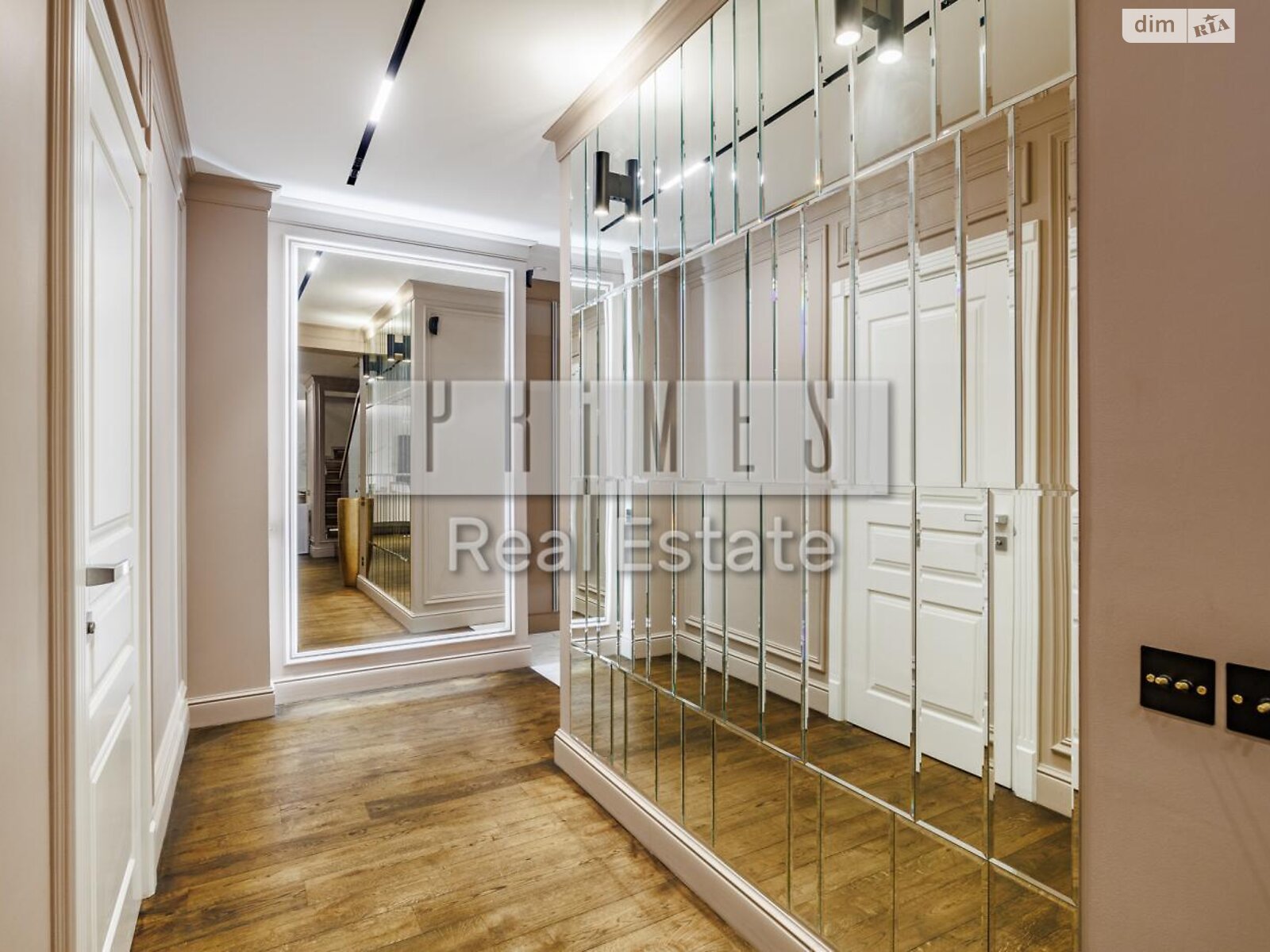 Продажа четырехкомнатной квартиры в Киеве, на ул. Михаила Максимовича 3Г, район Голосеевский фото 1 Продажа четырехкомнатной квартиры в Киеве, на ул. Михаила Максимовича 3Г, район Голосеевский фото 1