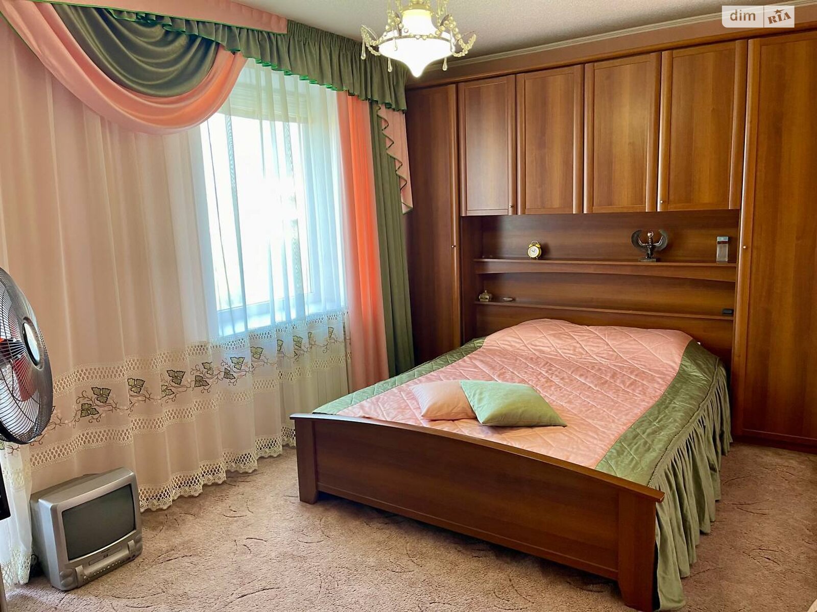 Продаж трикімнатної квартири в Києві, на просп. Науки 94/5, район Голосіївський фото 1 Продаж трикімнатної квартири в Києві, на просп. Науки 94/5, район Голосіївський фото 1