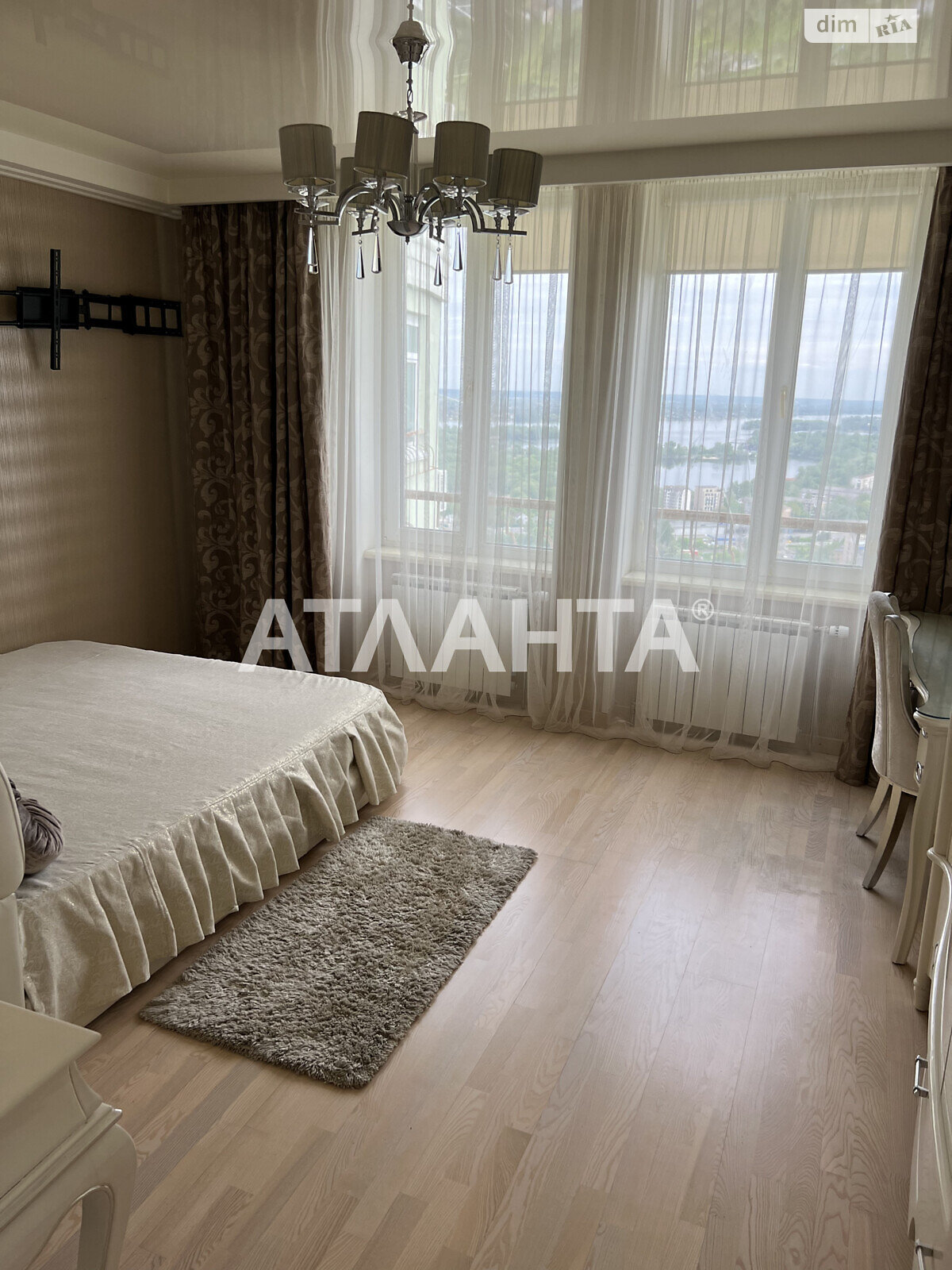 Продажа четырехкомнатной квартиры в Киеве, на просп. Науки, кв. 777, район Мышеловка фото 1