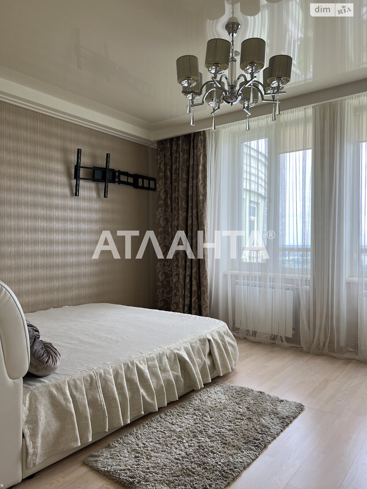 Продажа четырехкомнатной квартиры в Киеве, на просп. Науки, кв. 777, район Мышеловка фото 1