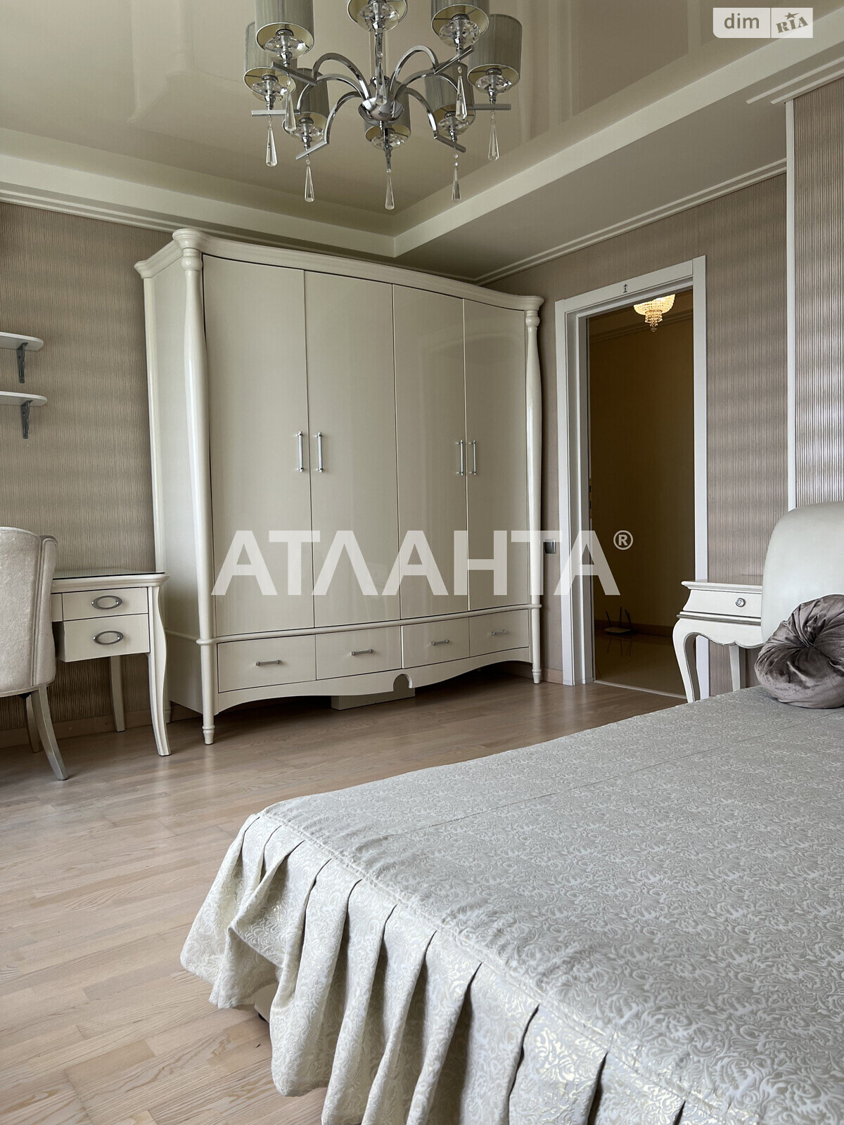 Продажа четырехкомнатной квартиры в Киеве, на просп. Науки, кв. 777, район Мышеловка фото 1