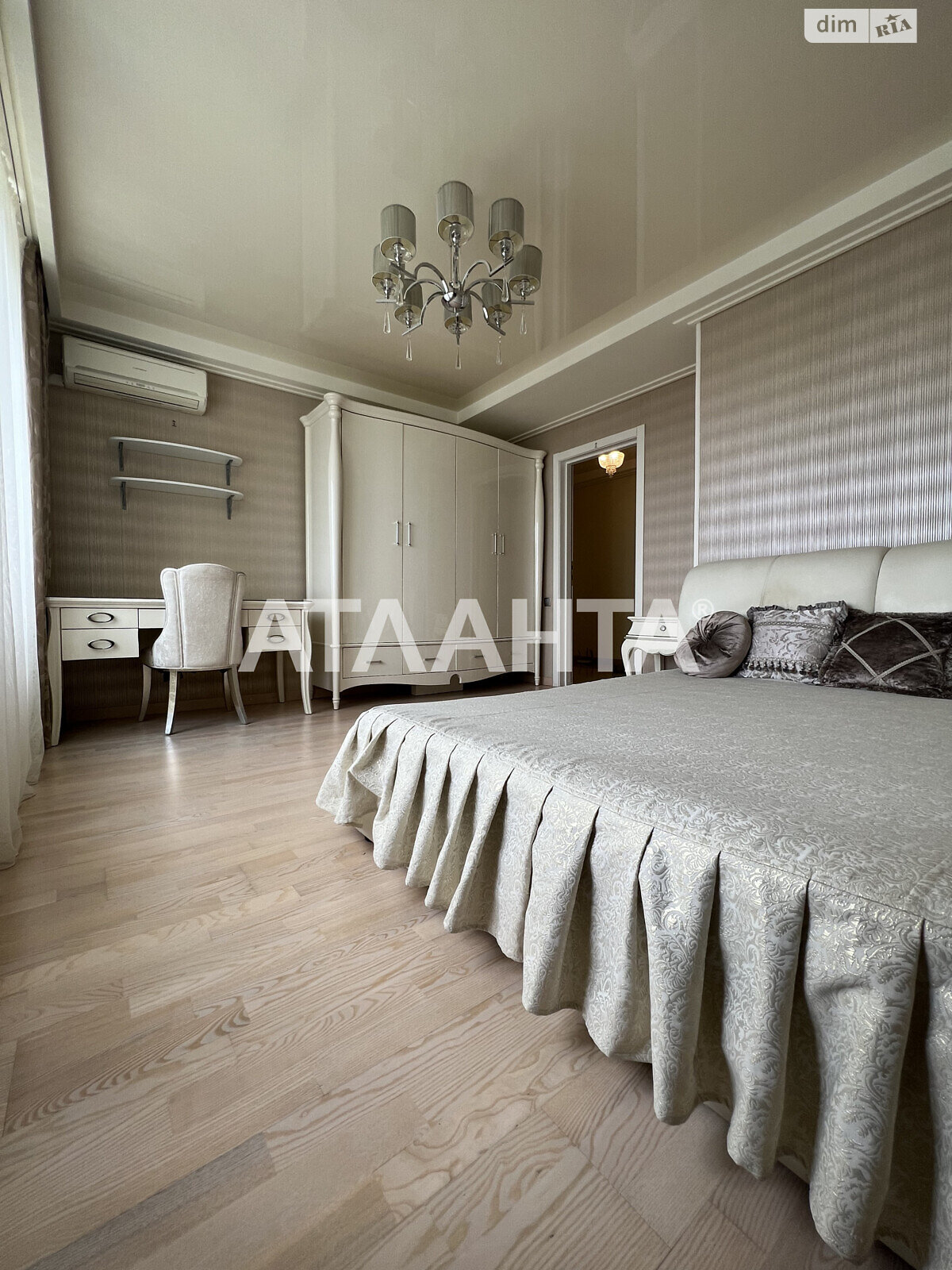 Продажа четырехкомнатной квартиры в Киеве, на просп. Науки, кв. 777, район Мышеловка фото 1