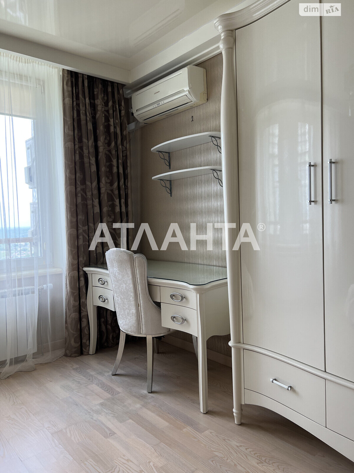 Продажа четырехкомнатной квартиры в Киеве, на просп. Науки, кв. 777, район Мышеловка фото 1