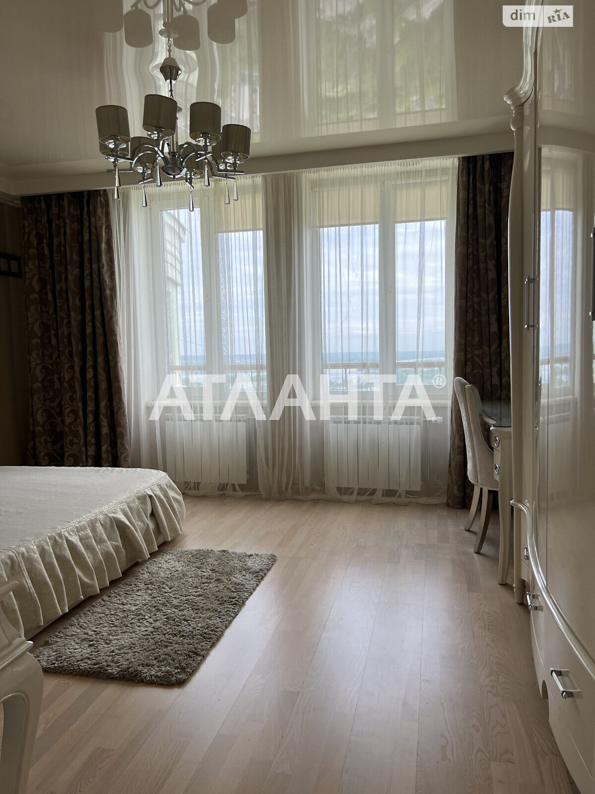 Продажа четырехкомнатной квартиры в Киеве, на просп. Науки, кв. 777, район Мышеловка фото 1