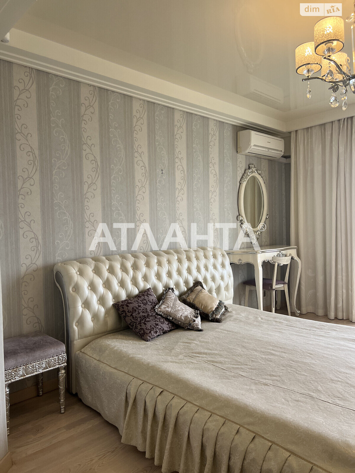 Продажа четырехкомнатной квартиры в Киеве, на просп. Науки, кв. 777, район Мышеловка фото 1