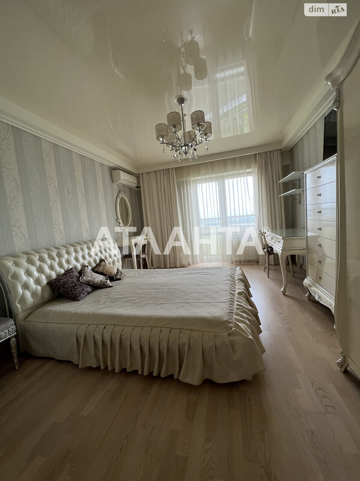 Продажа четырехкомнатной квартиры в Киеве, на просп. Науки, кв. 777, район Мышеловка фото 1