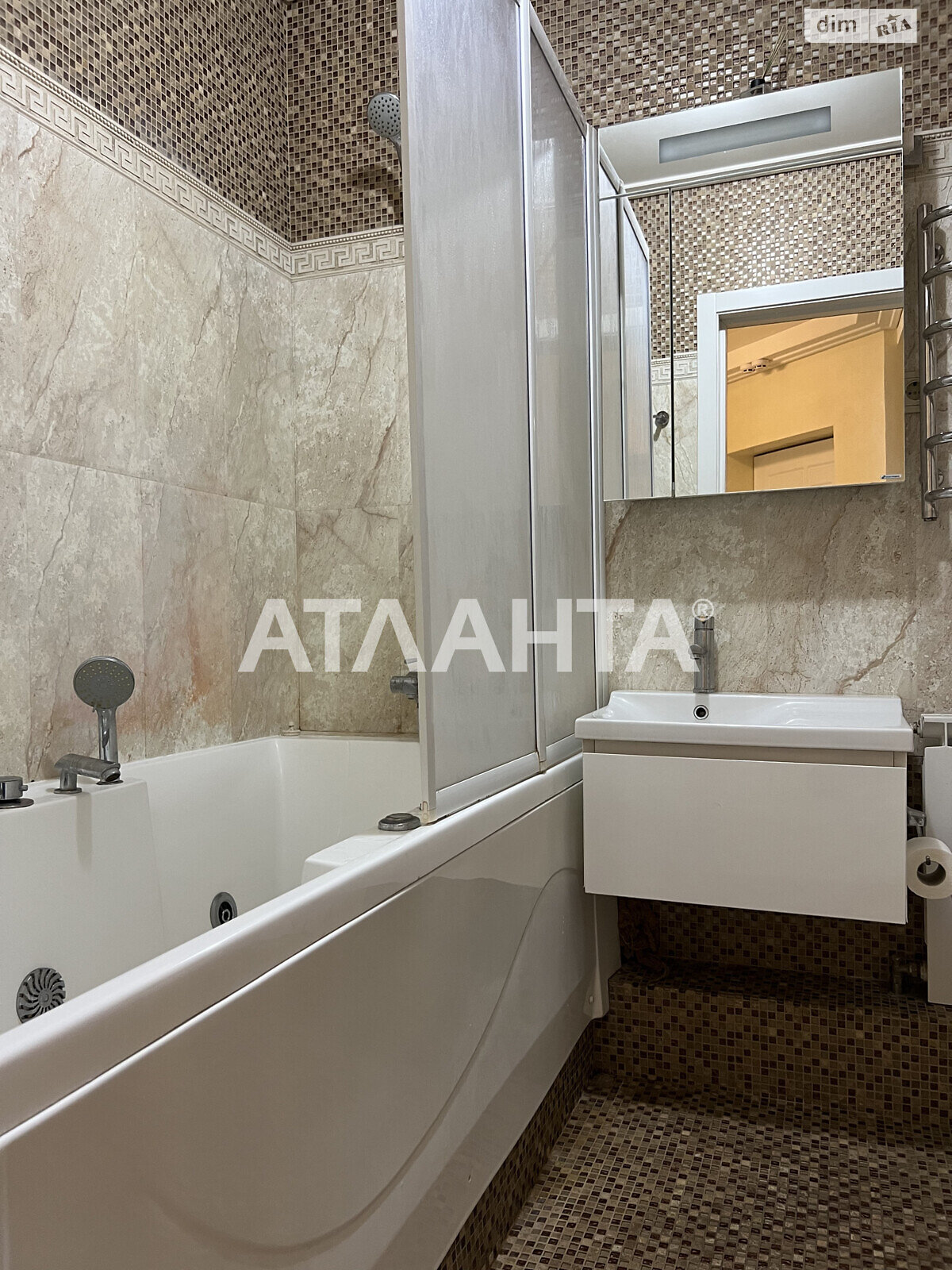 Продажа четырехкомнатной квартиры в Киеве, на просп. Науки, кв. 777, район Мышеловка фото 1