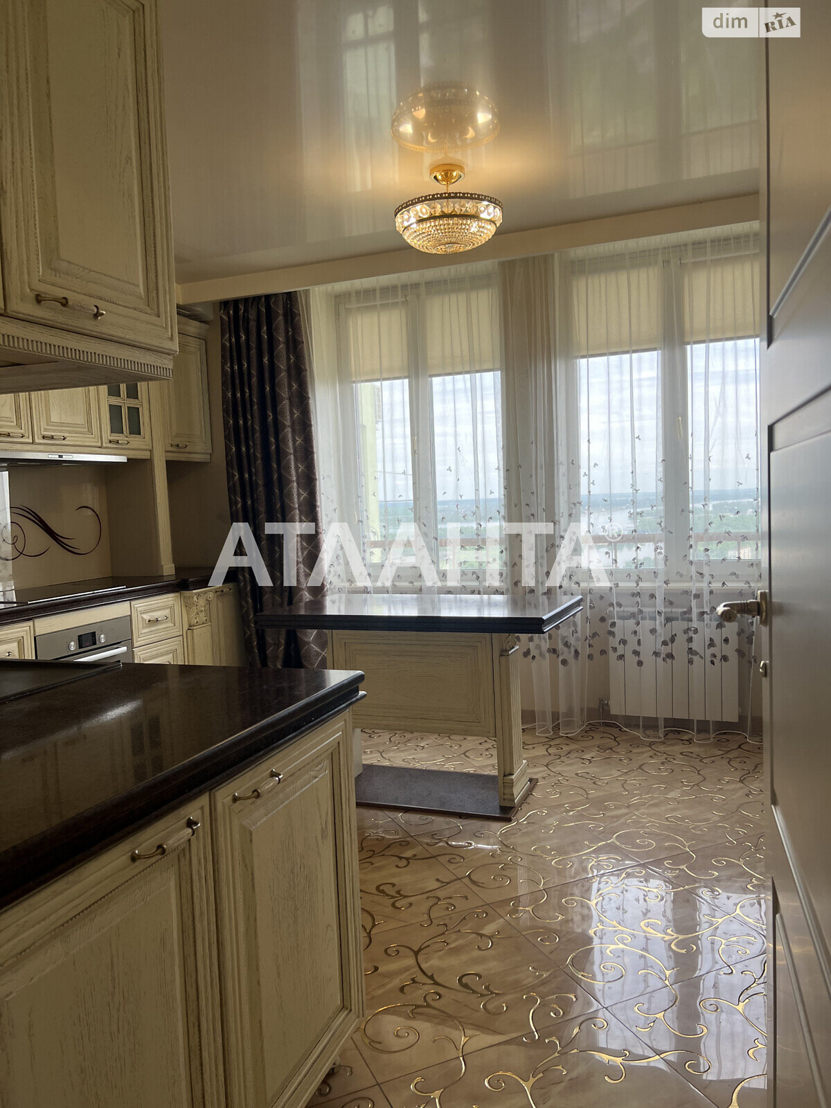 Продажа четырехкомнатной квартиры в Киеве, на просп. Науки, кв. 777, район Мышеловка фото 1