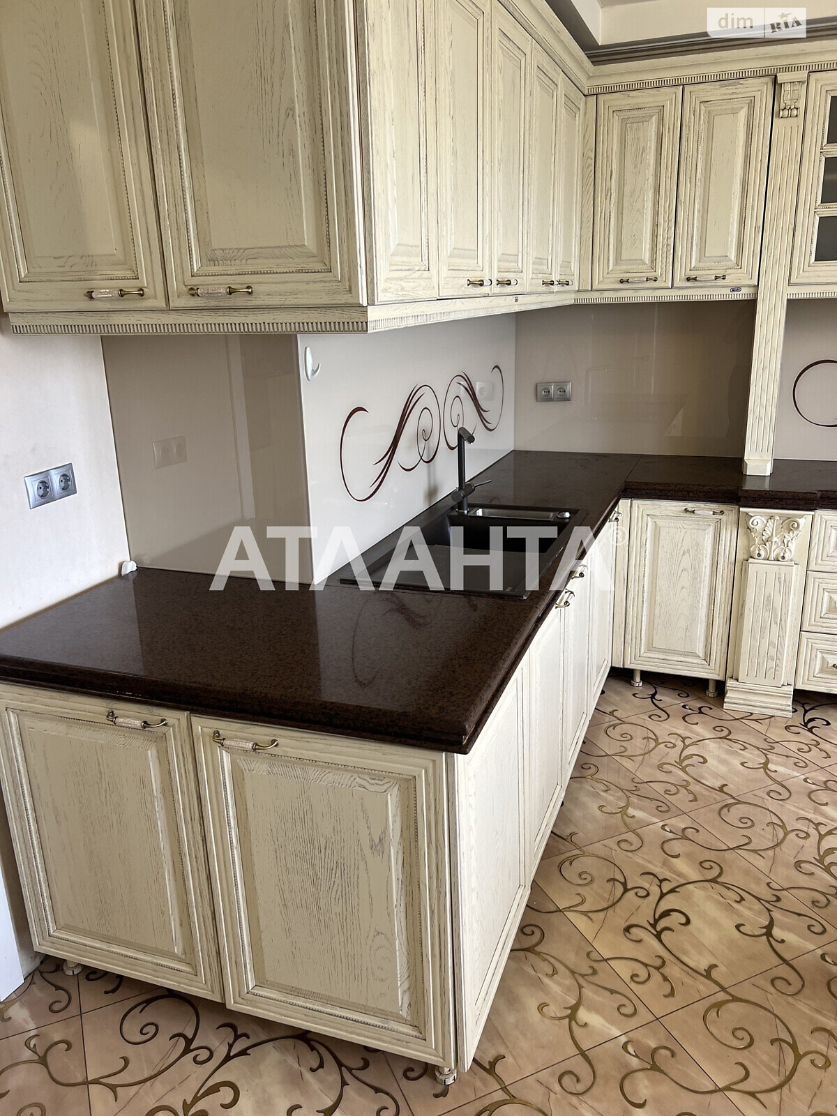 Продажа четырехкомнатной квартиры в Киеве, на просп. Науки, кв. 777, район Мышеловка фото 1