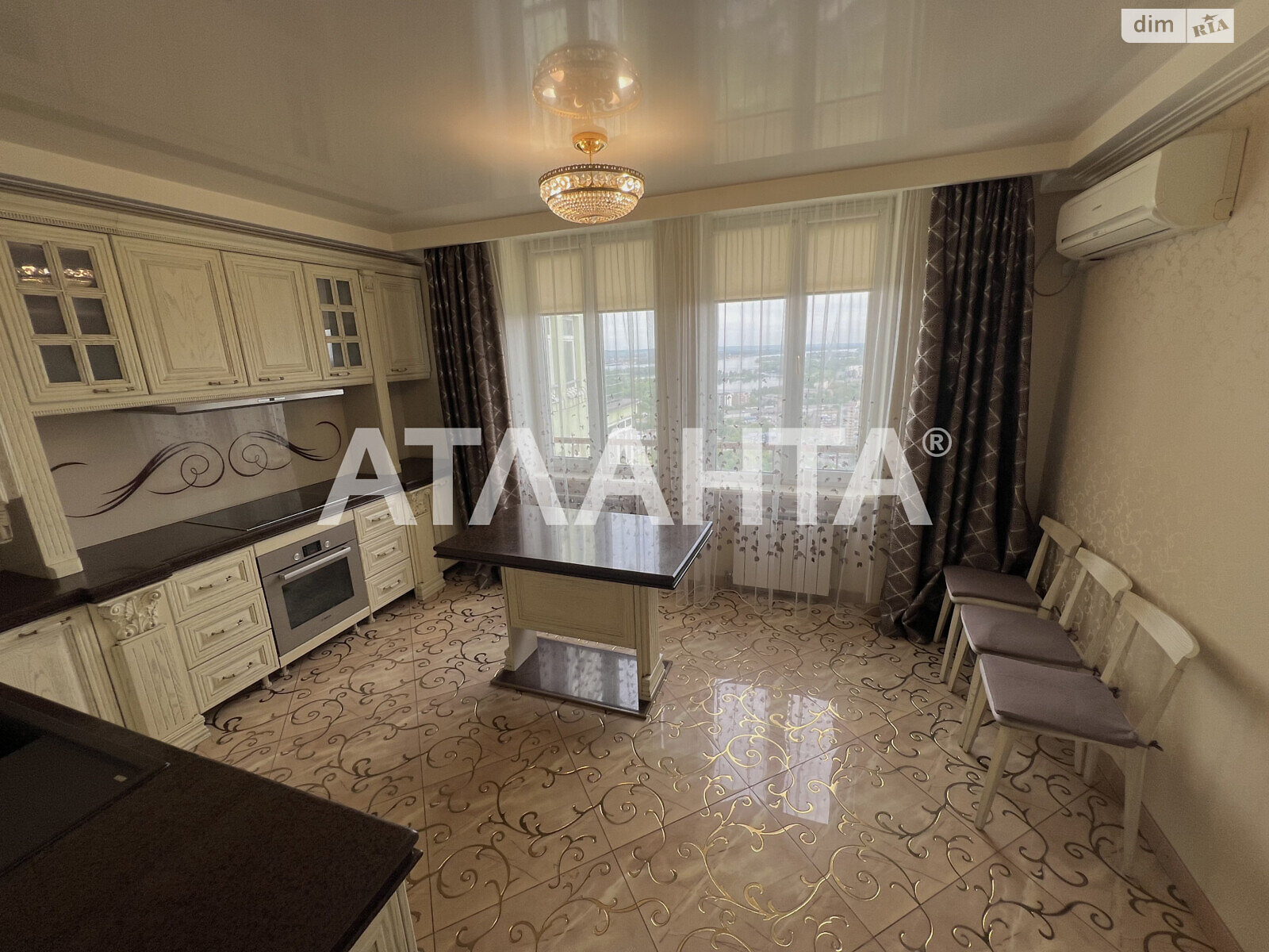 Продажа четырехкомнатной квартиры в Киеве, на просп. Науки, кв. 777, район Мышеловка фото 1