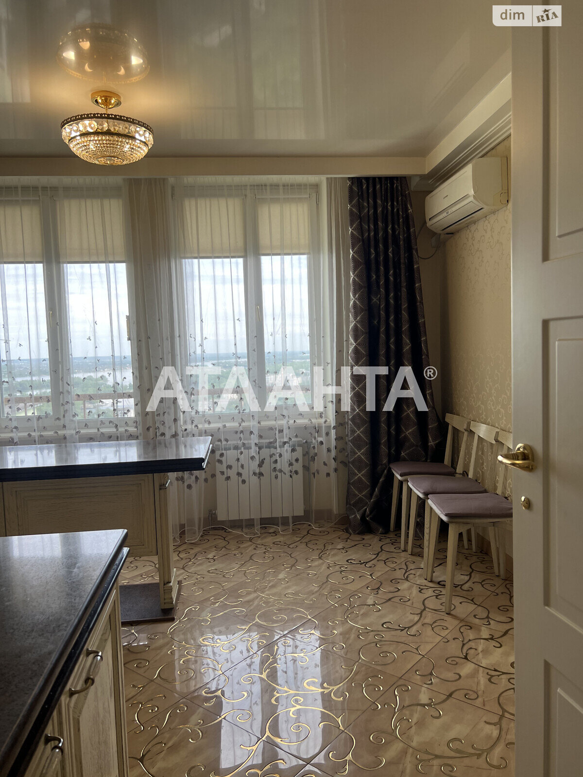 Продажа четырехкомнатной квартиры в Киеве, на просп. Науки, кв. 777, район Мышеловка фото 1