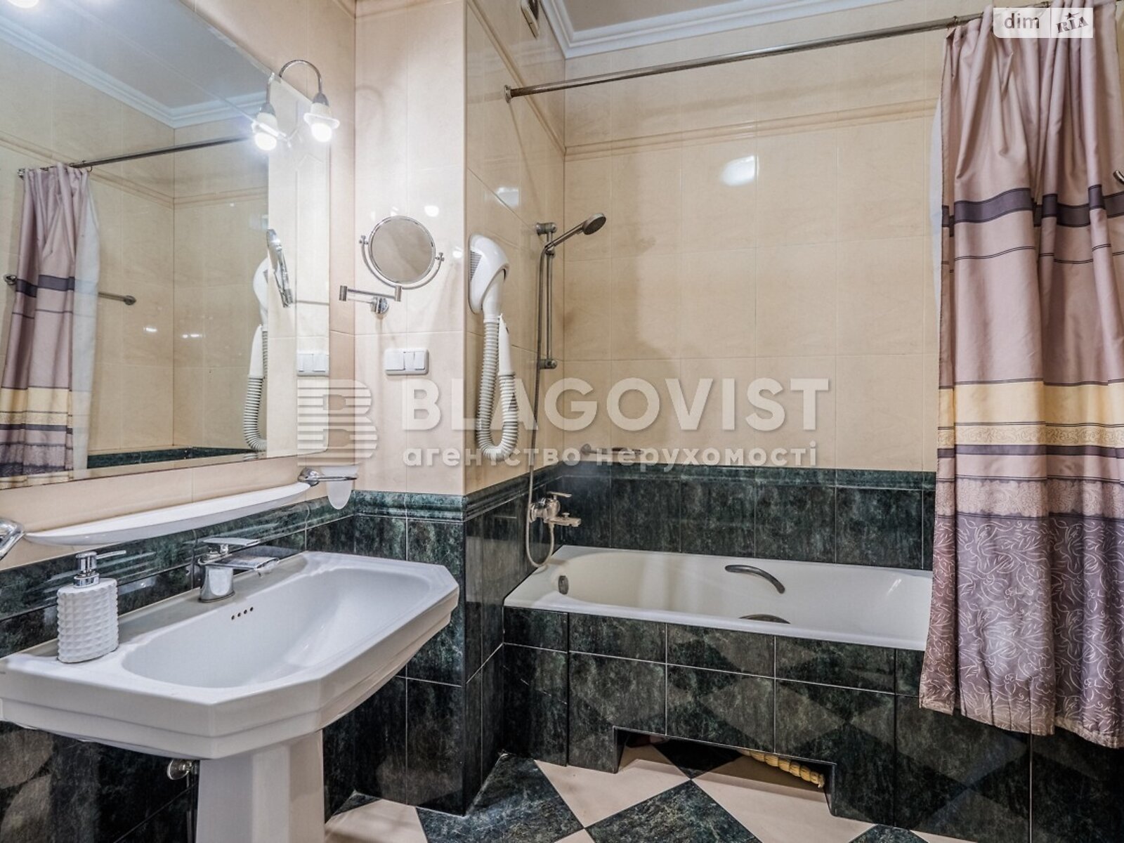 Продаж трикімнатної квартири в Києві, на вул. Саксаганського, район Голосіївський фото 1 Продаж трикімнатної квартири в Києві, на вул. Саксаганського, район Голосіївський фото 1