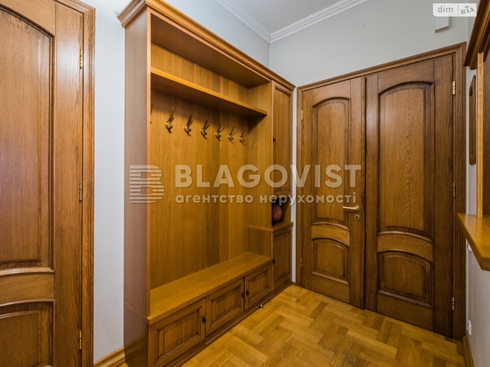 Продаж трикімнатної квартири в Києві, на вул. Саксаганського, район Голосіївський фото 1 Продаж трикімнатної квартири в Києві, на вул. Саксаганського, район Голосіївський фото 1