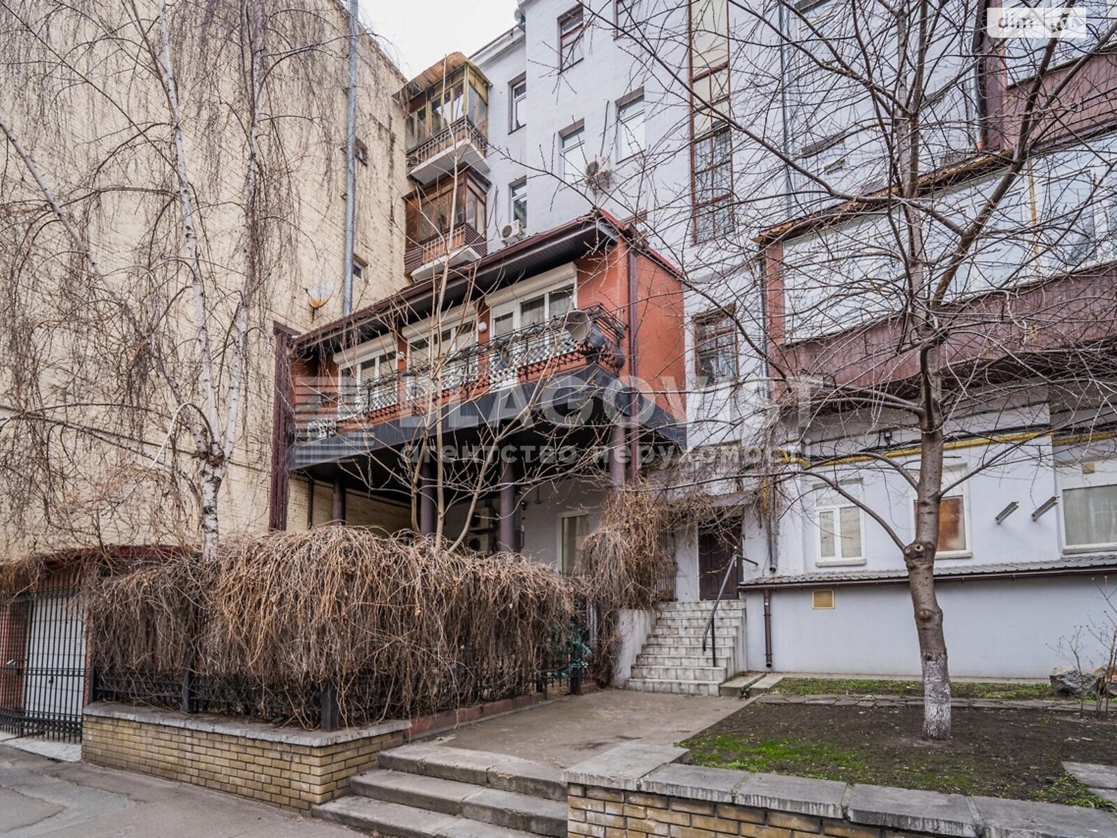 Продаж трикімнатної квартири в Києві, на вул. Саксаганського, район Голосіївський фото 1 Продаж трикімнатної квартири в Києві, на вул. Саксаганського, район Голосіївський фото 1