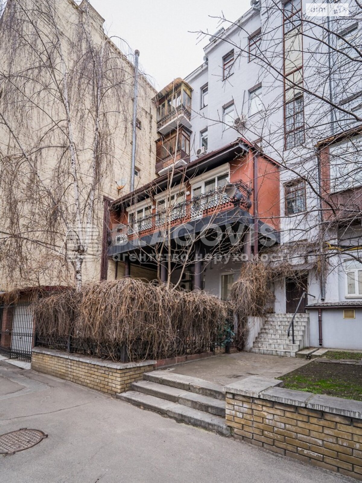 Продаж трикімнатної квартири в Києві, на вул. Саксаганського, район Голосіївський фото 1 Продаж трикімнатної квартири в Києві, на вул. Саксаганського, район Голосіївський фото 1