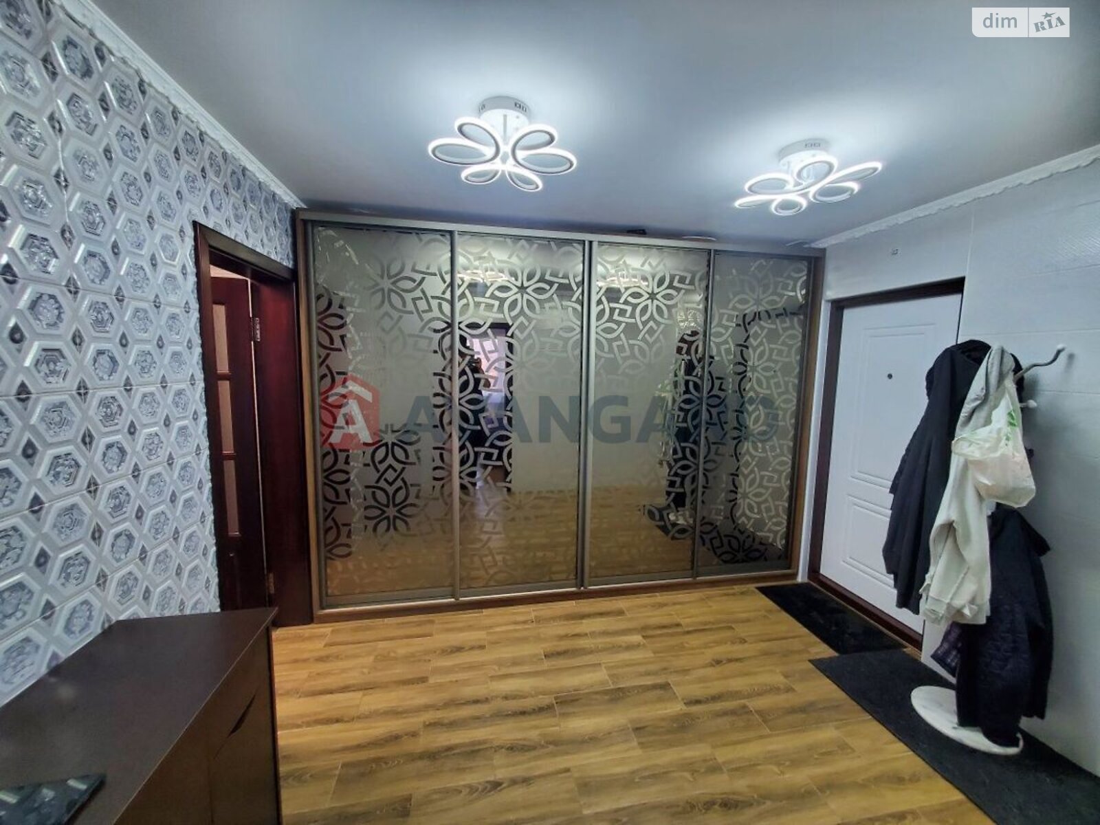 Продаж трикімнатної квартири в Києві, на вул. Юлії Здановської, район Голосіївський фото 1 Продаж трикімнатної квартири в Києві, на вул. Юлії Здановської, район Голосіївський фото 1