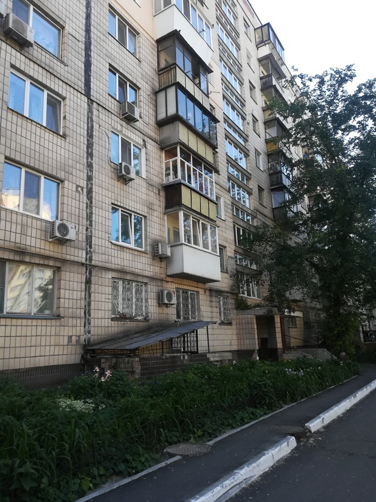 Продажа трехкомнатной квартиры в Киеве, на ул. Большая Китаевская 6, район Голосеевский фото 1