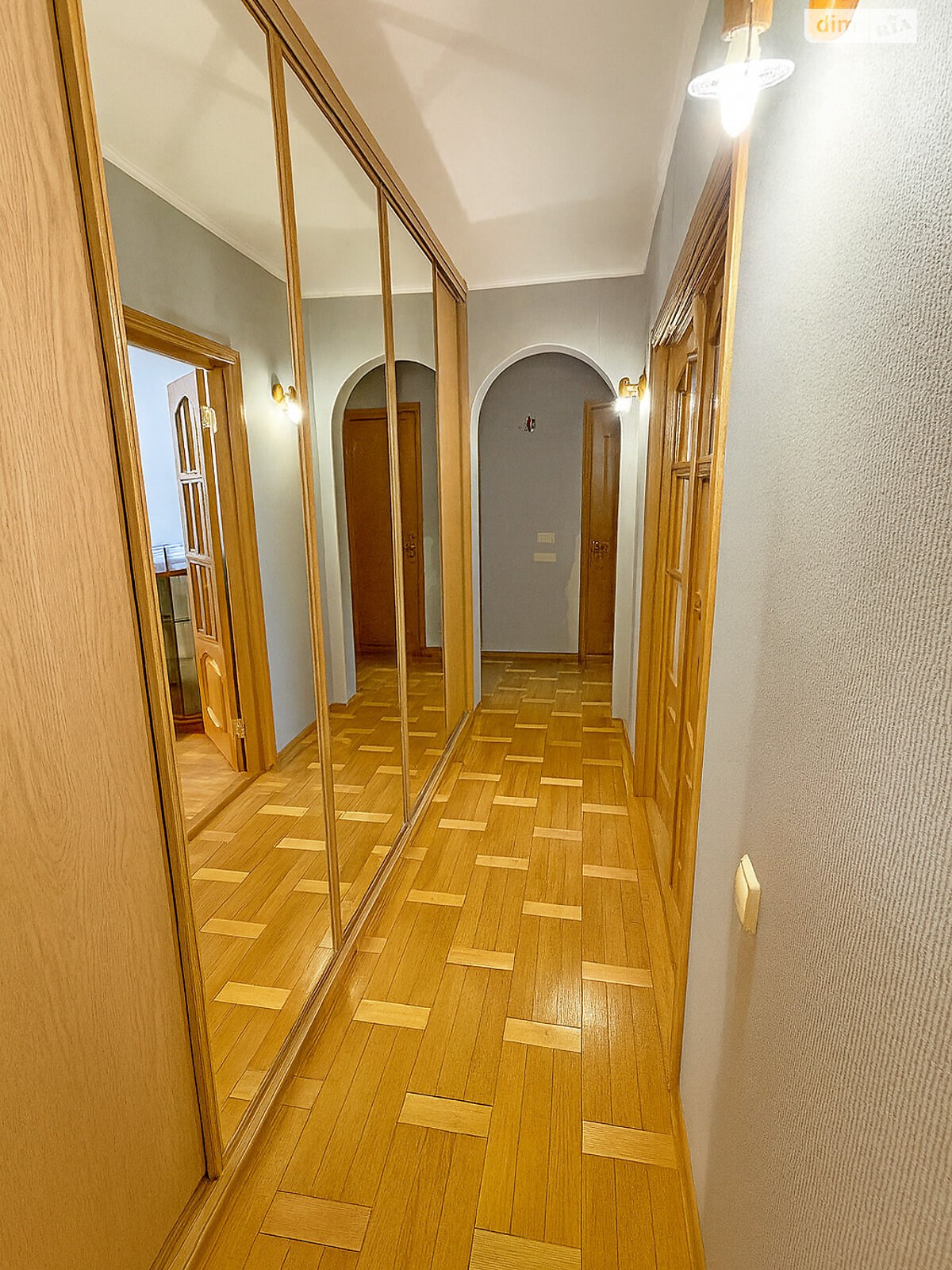 Продажа трехкомнатной квартиры в Киеве, на ул. Армянская 3, район Харьковский Массив фото 1