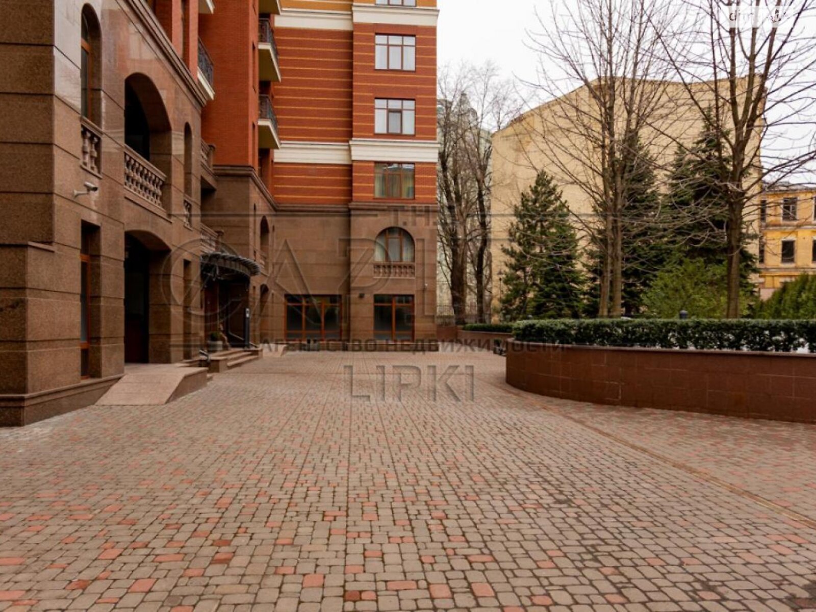 Продажа трехкомнатной квартиры в Киеве, на ул. Ивана Франко, фото 1 Продажа трехкомнатной квартиры в Киеве, на ул. Ивана Франко, фото 1