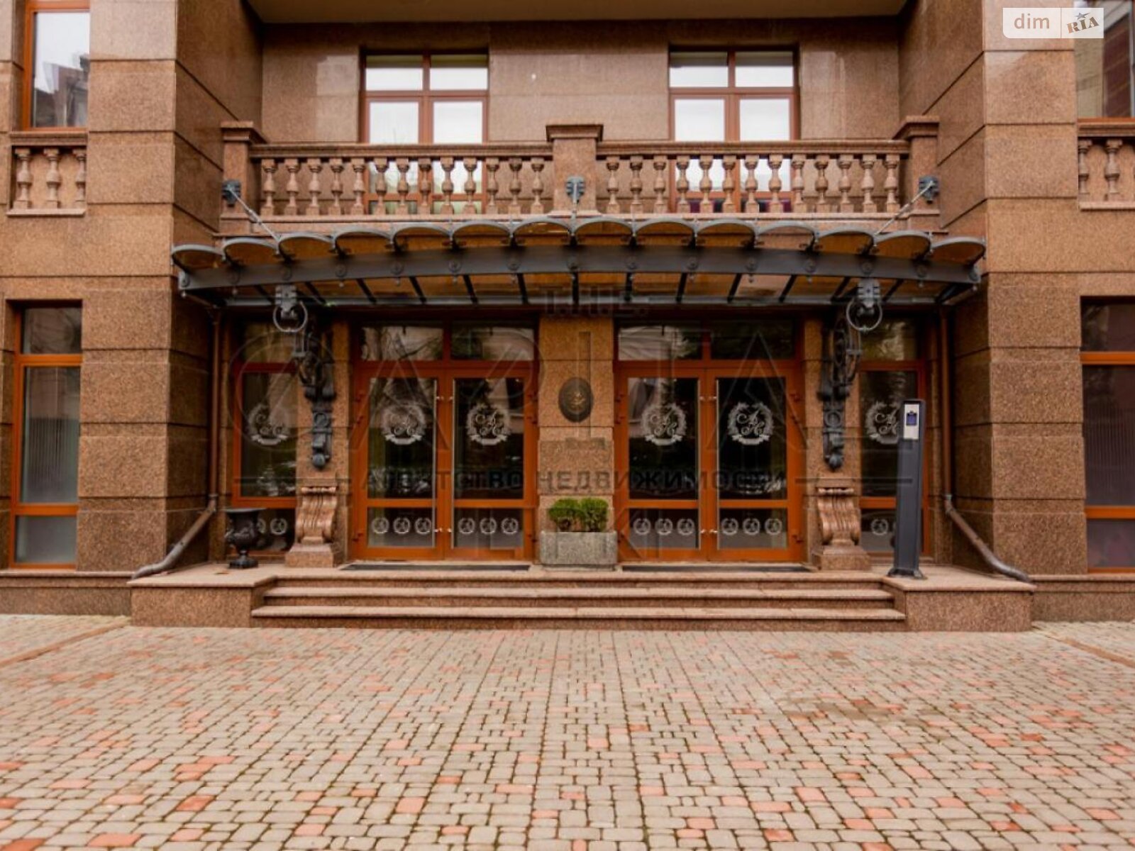 Продажа трехкомнатной квартиры в Киеве, на ул. Ивана Франко, фото 1 Продажа трехкомнатной квартиры в Киеве, на ул. Ивана Франко, фото 1