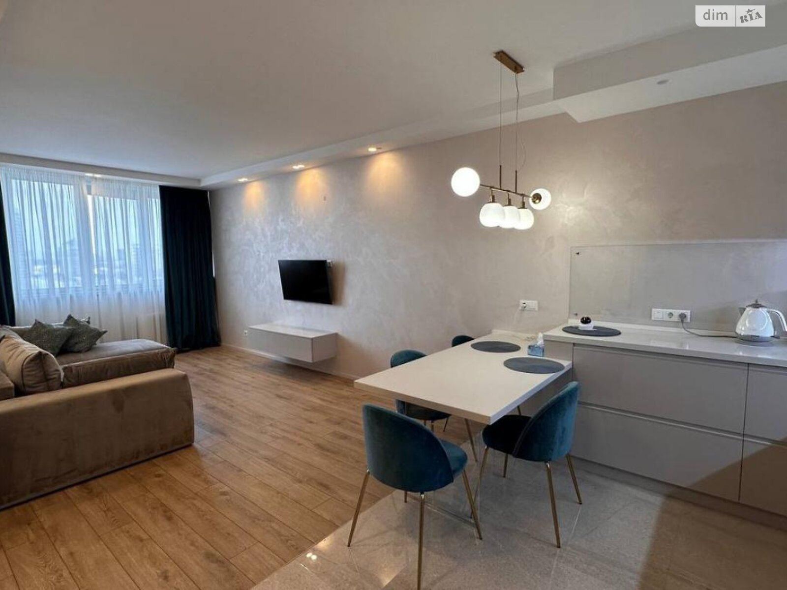 Продажа трехкомнатной квартиры в Киеве, на просп. Берестейский 5В, район Железнодорожный Массив фото 1 Продажа трехкомнатной квартиры в Киеве, на просп. Берестейский 5В, район Железнодорожный Массив фото 1