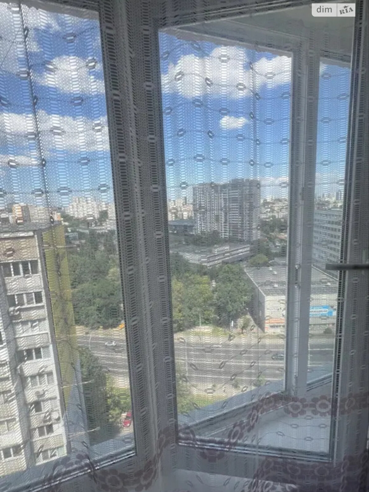 Продажа трехкомнатной квартиры в Киеве, на ул. Гетьмана Вадима 46, район Караваевы Дачи фото 1 Продажа трехкомнатной квартиры в Киеве, на ул. Гетьмана Вадима 46, район Караваевы Дачи фото 1