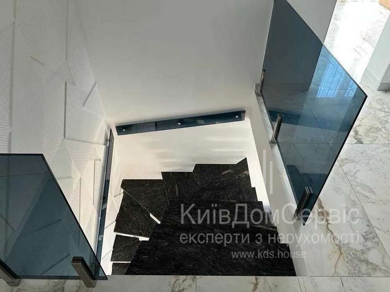 Продаж двокімнатної квартири в Києві, на вул. Нижньоключова 14, район Караваєві Дачі фото 1 Продаж двокімнатної квартири в Києві, на вул. Нижньоключова 14, район Караваєві Дачі фото 1