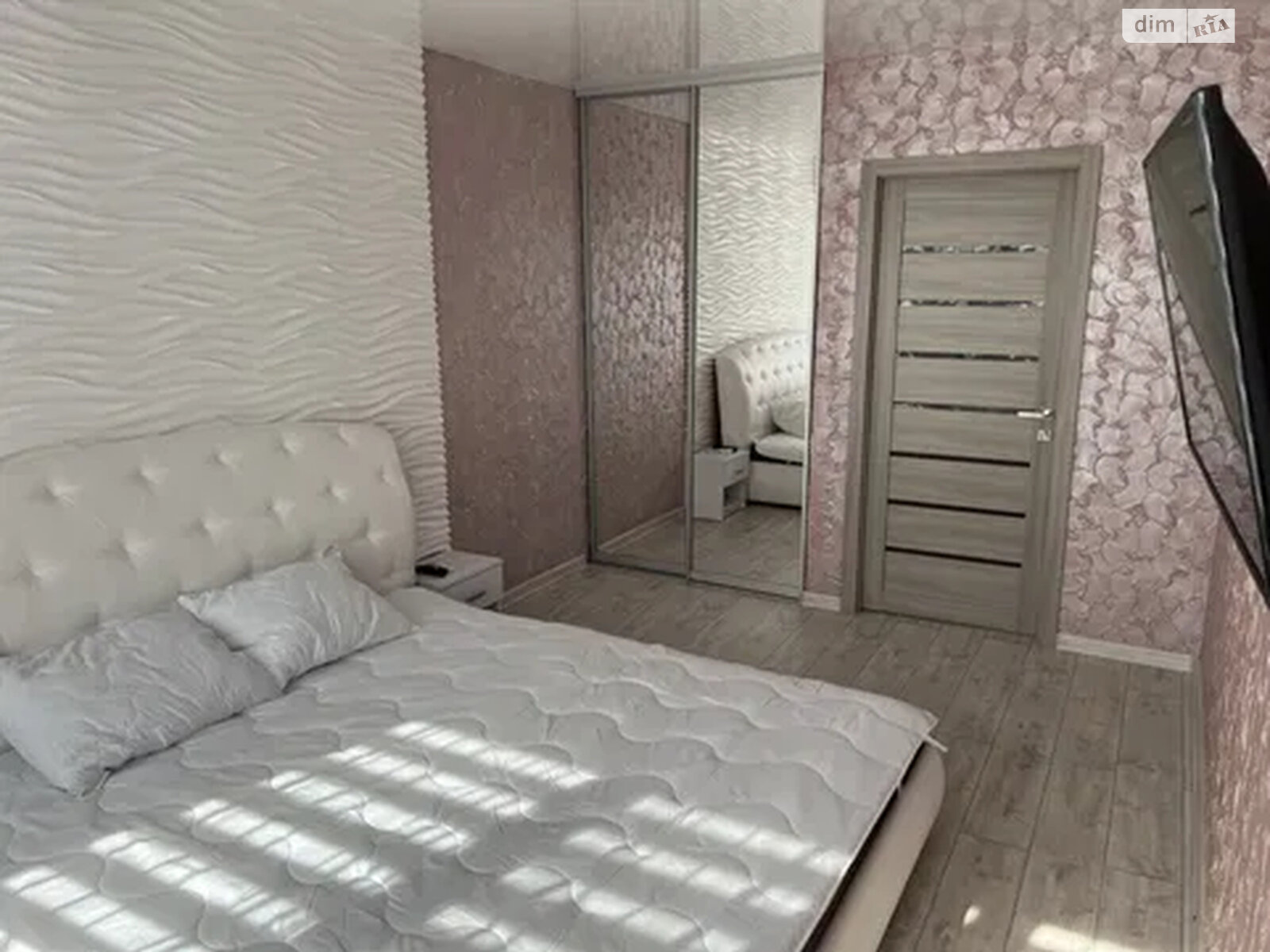 Продаж трикімнатної квартири в Києві, на просп. Відрадний 59, район Караваєві Дачі фото 1 Продаж трикімнатної квартири в Києві, на просп. Відрадний 59, район Караваєві Дачі фото 1