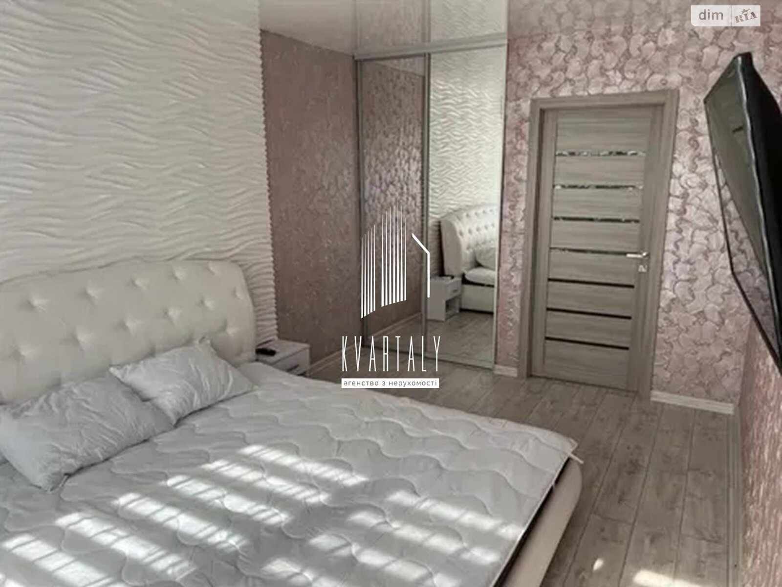 Продажа трехкомнатной квартиры в Киеве, на просп. Отрадный 59, район Караваевы Дачи фото 1 Продажа трехкомнатной квартиры в Киеве, на просп. Отрадный 59, район Караваевы Дачи фото 1