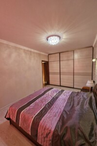 Продаж трикімнатної квартири в Києві, на вул. Тетянинська 7, район Караваєві Дачі фото 2