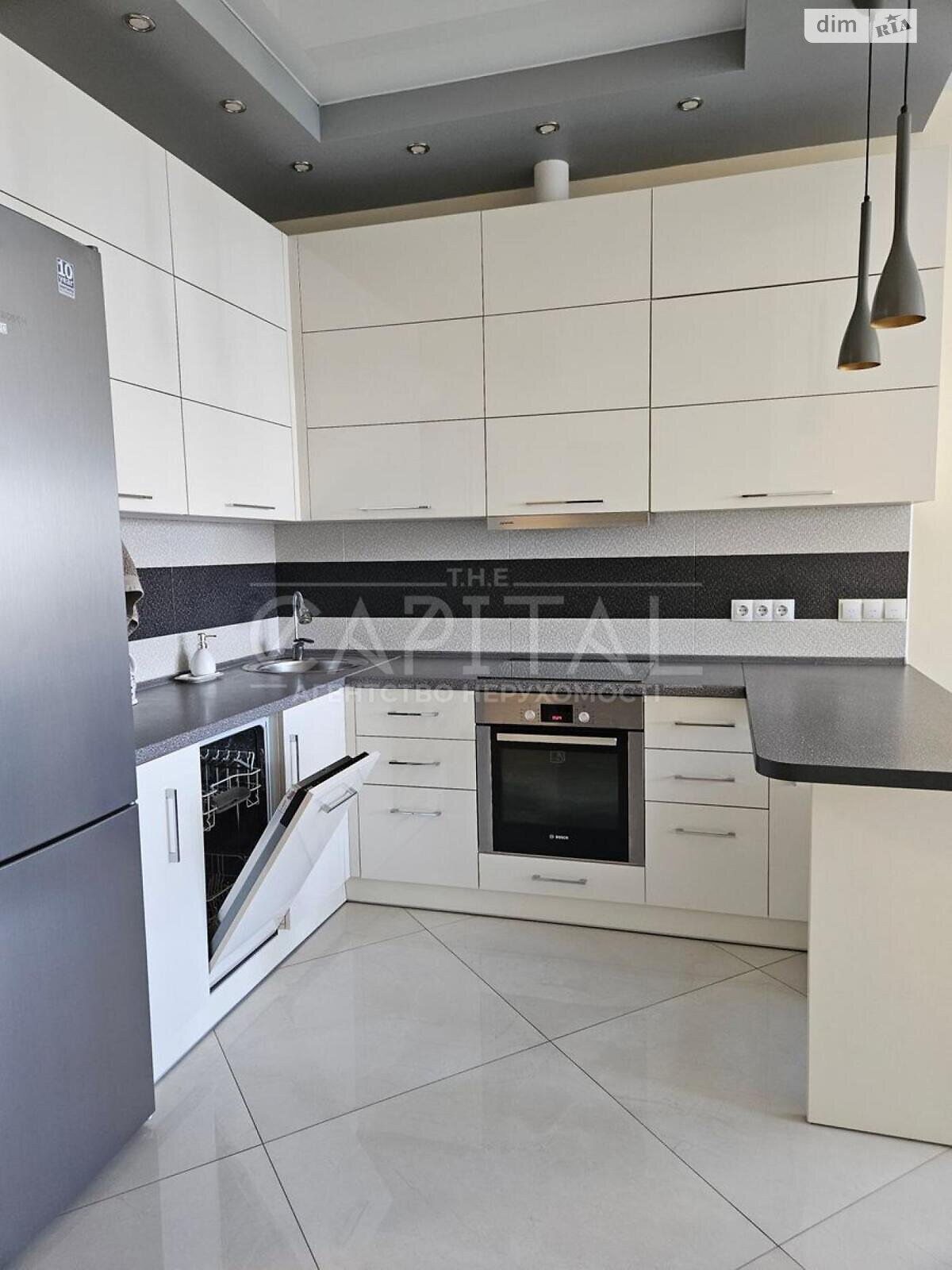 Продажа трехкомнатной квартиры в Киеве, на ул. Кирилло-Мефодиевская 2, фото 1