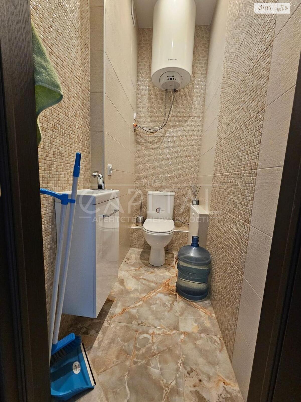 Продажа трехкомнатной квартиры в Киеве, на ул. Кирилло-Мефодиевская 2, фото 1