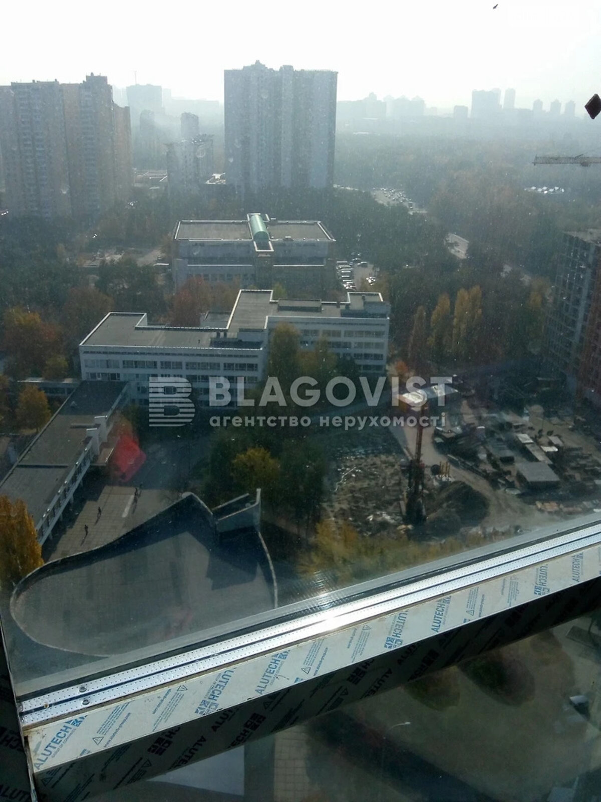 Продаж трикімнатної квартири в Києві, на вул. Князя Романа Мстиславича 28Б, фото 1