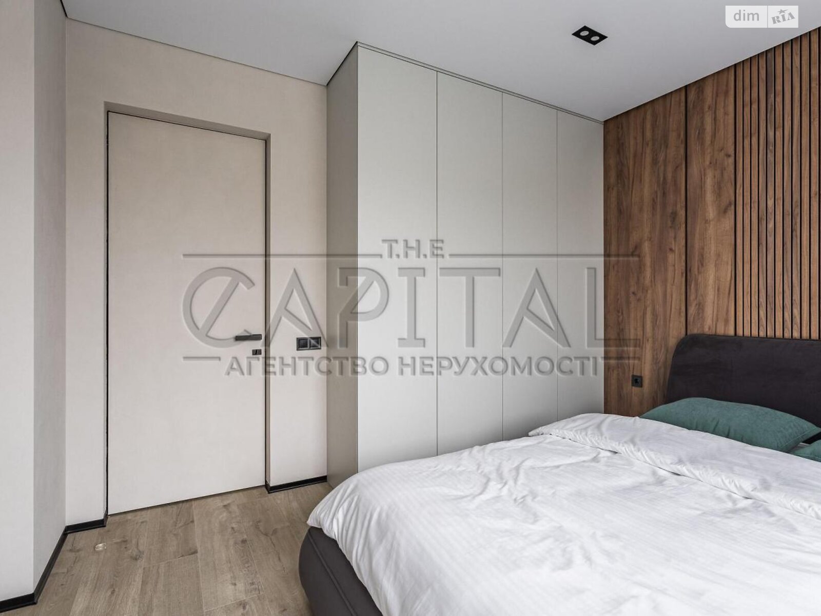 Продажа трехкомнатной квартиры в Киеве, на шоссе Столичное, район Корчеватое фото 1 Продажа трехкомнатной квартиры в Киеве, на шоссе Столичное, район Корчеватое фото 1