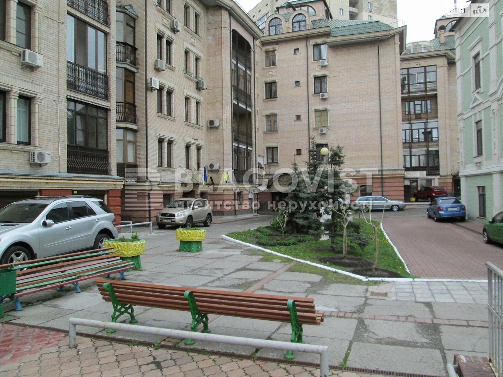 Продаж трикімнатної квартири в Києві, на пров. Бехтерєвський 14, район Кудрявець фото 1 Продаж трикімнатної квартири в Києві, на пров. Бехтерєвський 14, район Кудрявець фото 1