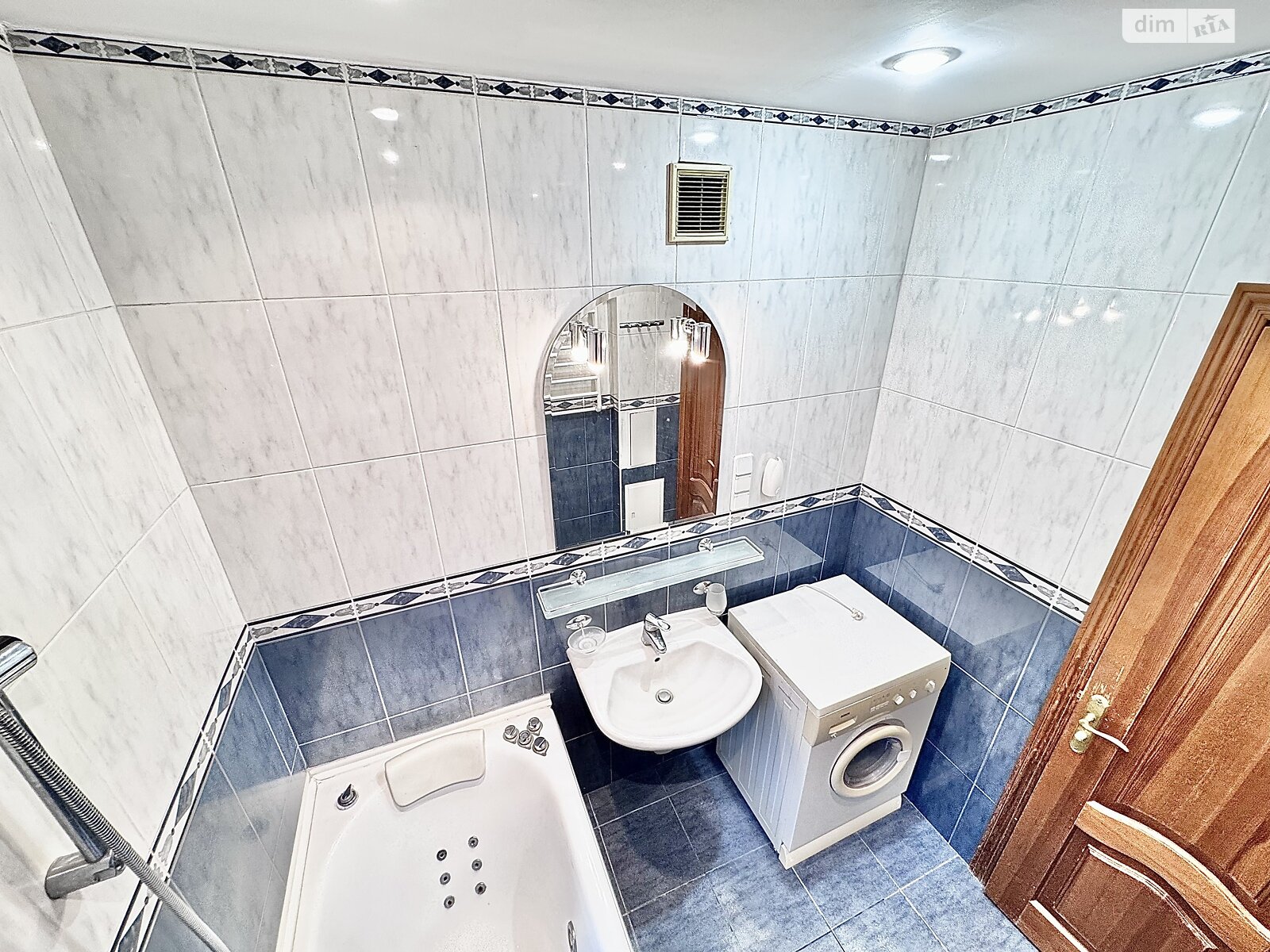 Продаж чотирикімнатної квартири в Києві, на вул. Гоголівська 36-40, район Кудрявець фото 1 Продаж чотирикімнатної квартири в Києві, на вул. Гоголівська 36-40, район Кудрявець фото 1