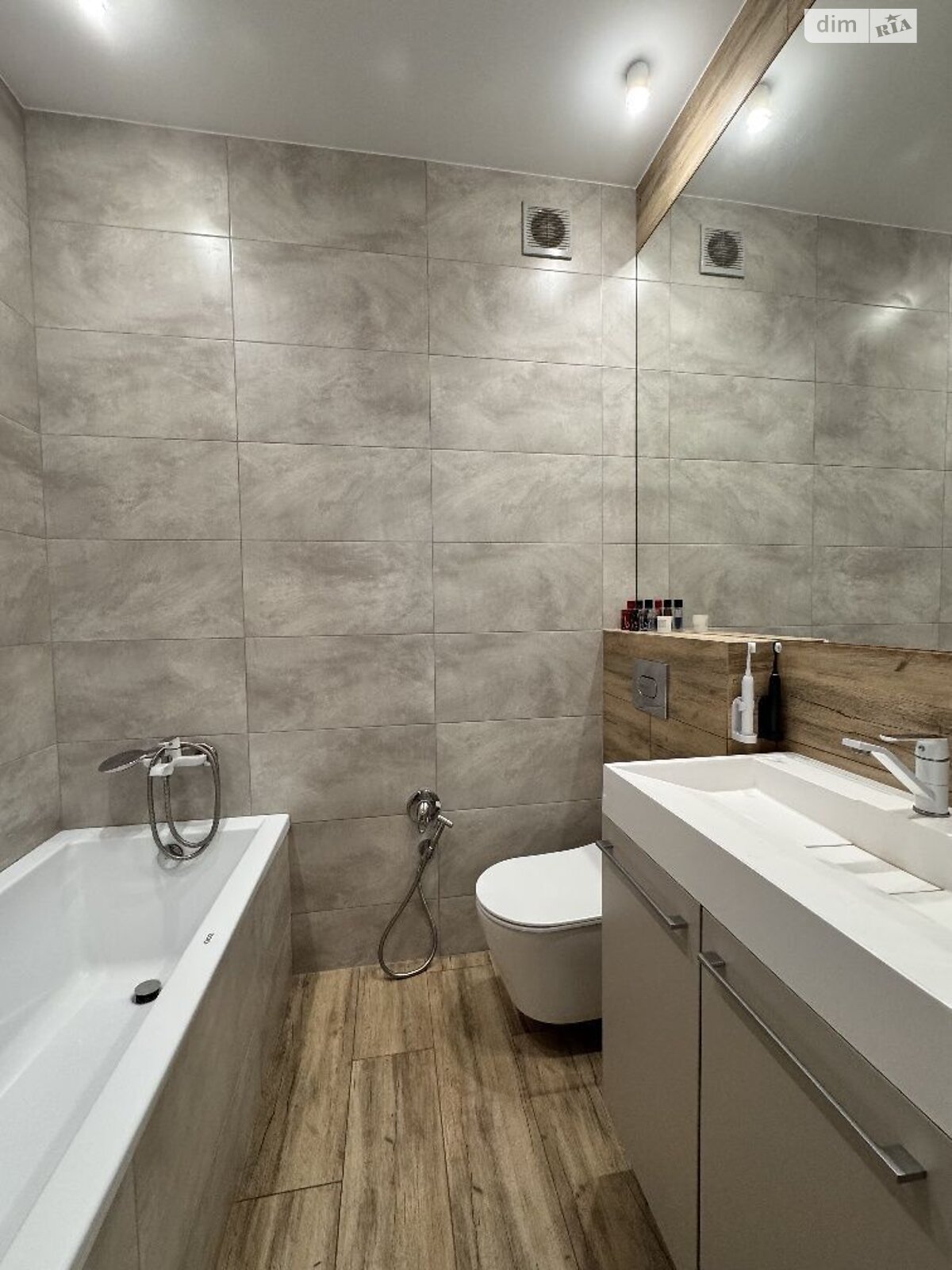 Продажа трехкомнатной квартиры в Киеве, на пер. Балтийский 3, район Куреневка фото 1