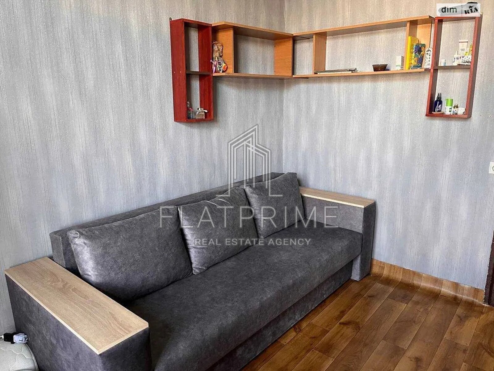 Продажа трехкомнатной квартиры в Киеве, на ул. Кирилловская, район Куреневка фото 1 Продажа трехкомнатной квартиры в Киеве, на ул. Кирилловская, район Куреневка фото 1