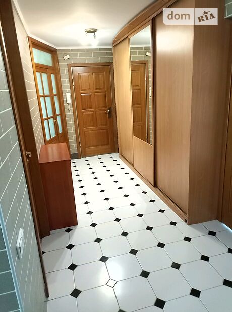 Продажа трехкомнатной квартиры в Киеве, на ул. Захарьевская 3а район Куреневка фото 1 Продажа трехкомнатной квартиры в Киеве, на ул. Захарьевская 3а район Куреневка фото 1
