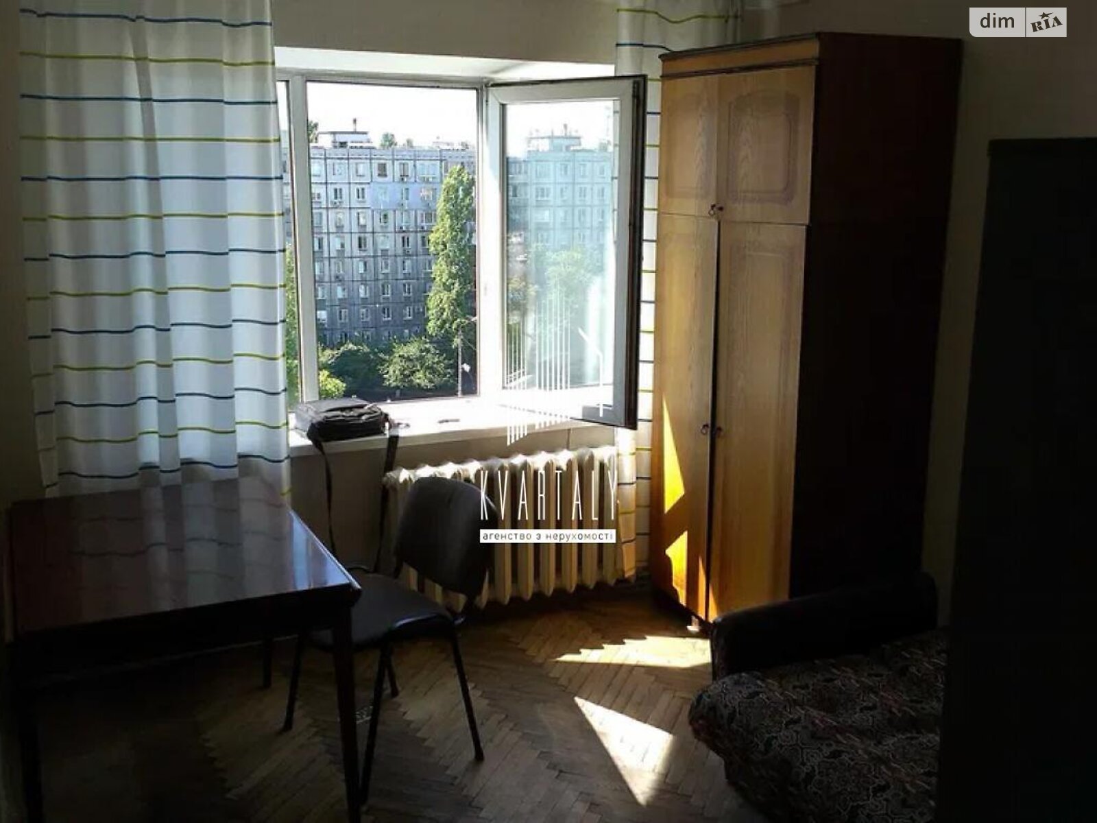 Продажа трехкомнатной квартиры в Киеве, на ул. Братиславская 4, район Лесной Массив фото 1 Продажа трехкомнатной квартиры в Киеве, на ул. Братиславская 4, район Лесной Массив фото 1