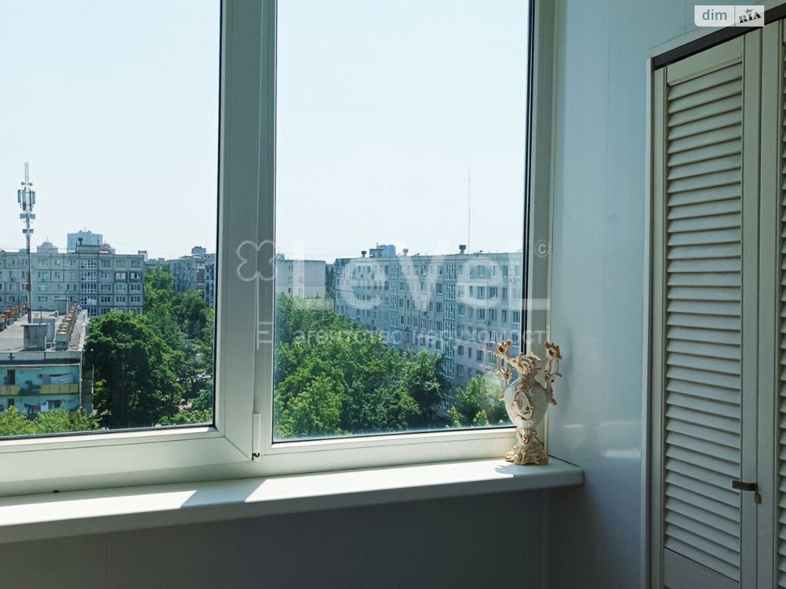 Продаж трикімнатної квартири в Києві, на вул. Космонавта Поповича 4, район Лісовий Масив фото 1 Продаж трикімнатної квартири в Києві, на вул. Космонавта Поповича 4, район Лісовий Масив фото 1