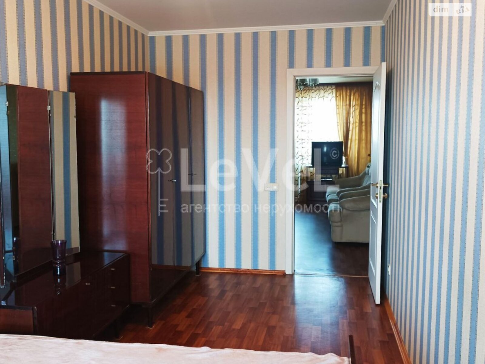 Продаж трикімнатної квартири в Києві, на вул. Космонавта Поповича 4, район Лісовий Масив фото 1 Продаж трикімнатної квартири в Києві, на вул. Космонавта Поповича 4, район Лісовий Масив фото 1
