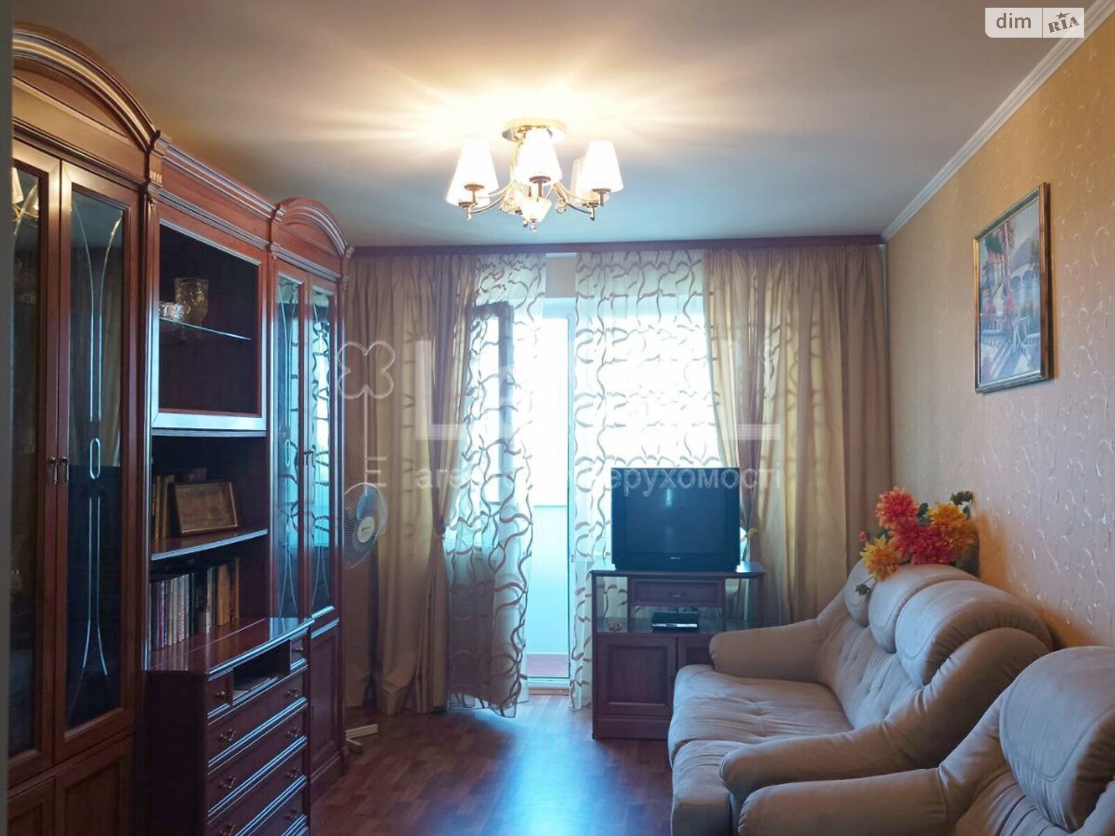Продаж трикімнатної квартири в Києві, на вул. Космонавта Поповича 4, район Лісовий Масив фото 1 Продаж трикімнатної квартири в Києві, на вул. Космонавта Поповича 4, район Лісовий Масив фото 1