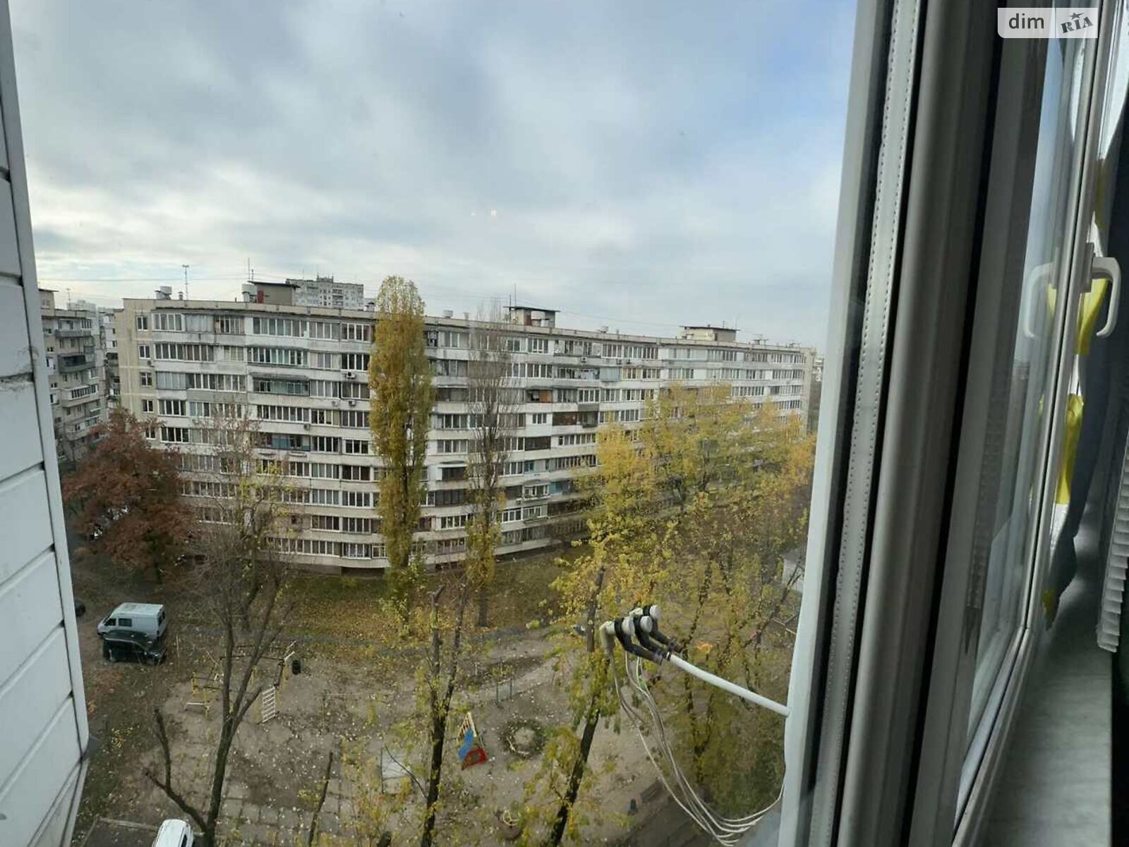 Продаж трикімнатної квартири в Києві, на вул. Кубанської України 37, район Лісовий Масив фото 1 Продаж трикімнатної квартири в Києві, на вул. Кубанської України 37, район Лісовий Масив фото 1