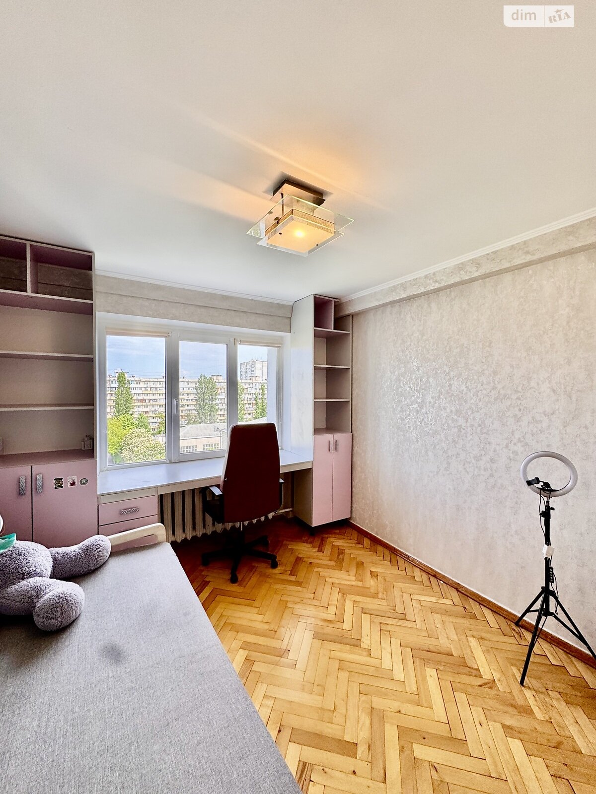 Продаж трикімнатної квартири в Києві, на вул. Мілютенка 28А, район Лісовий Масив фото 1 Продаж трикімнатної квартири в Києві, на вул. Мілютенка 28А, район Лісовий Масив фото 1