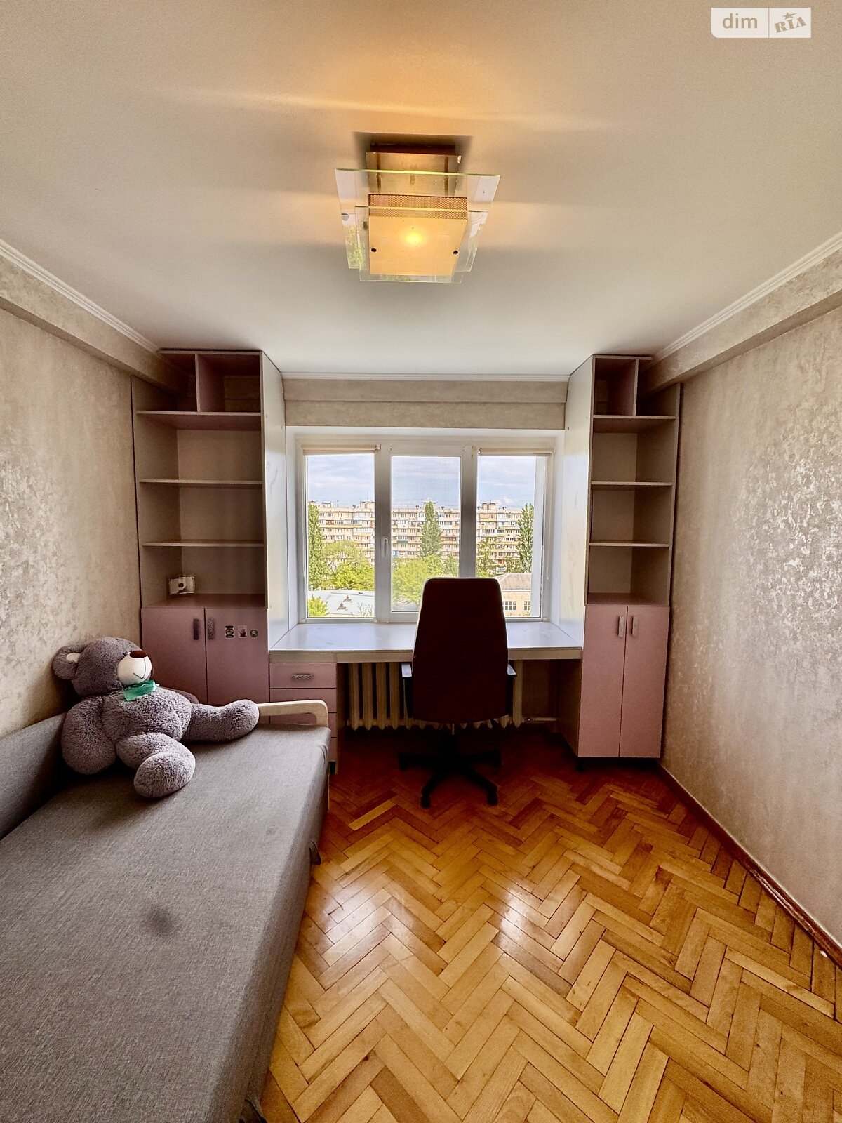 Продаж трикімнатної квартири в Києві, на вул. Мілютенка 28А, район Лісовий Масив фото 1 Продаж трикімнатної квартири в Києві, на вул. Мілютенка 28А, район Лісовий Масив фото 1