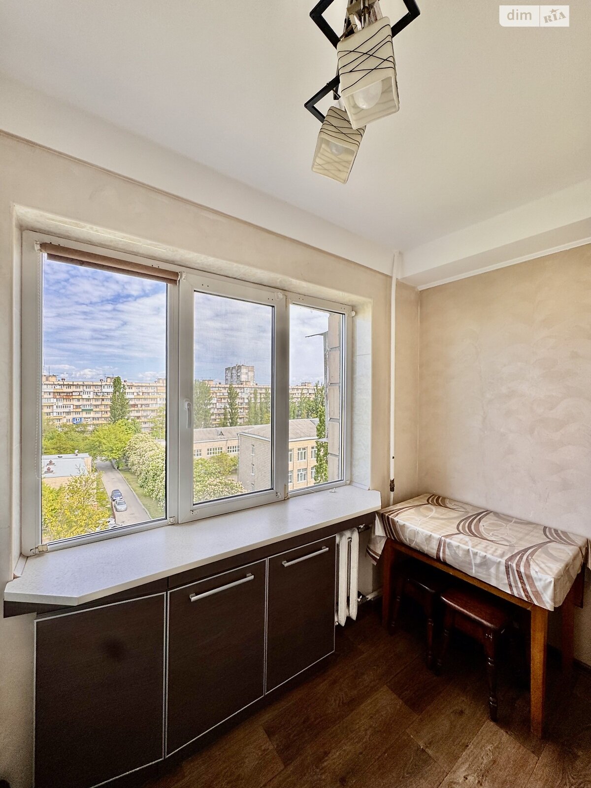 Продаж трикімнатної квартири в Києві, на вул. Мілютенка 28А, район Лісовий Масив фото 1 Продаж трикімнатної квартири в Києві, на вул. Мілютенка 28А, район Лісовий Масив фото 1